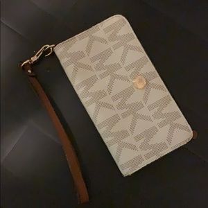 Michael kors iPhone wallet